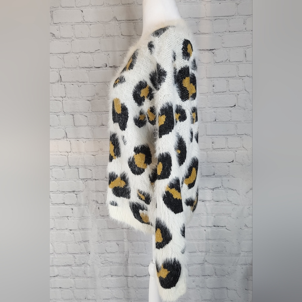En Creme Chunky Leopard Print Fuzzy Long Sleeve Sweater - Picture 2 of 5